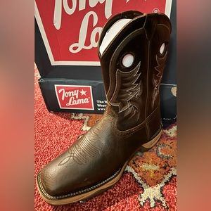 Tough western work boots that you can depend on.
Tumbleweed Brown